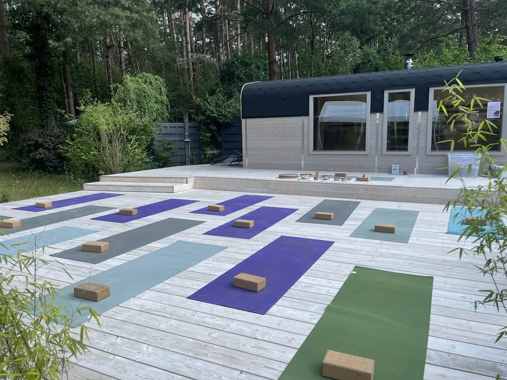 Sauna Terrasse mit Yoga Matten